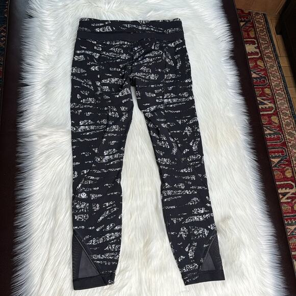Lululemon Black and White Inspire Tight II - Picture 4 of 6